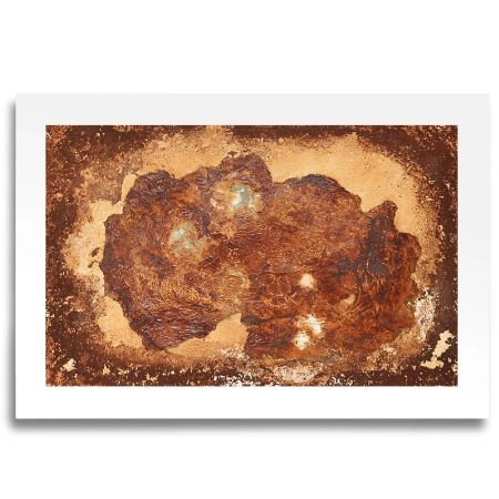 Eine mit oxidiertem Metalloxid auf einer Leinwand im Format 80 cm x 55 cm gestaltete, abstrakte Oberfläche Inform einer fremden Welt. Die komplette Leinwand ist mit einer durchsichtigen Folie überzogen. | mixed-art