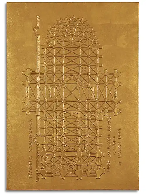 Leinwand mit Grundriss des Kölner Doms. Grundriss mit Kunststoff aufgebracht, mit Blattgold-Imitat belegt und mit narbiger einer Lackschicht überzogen. Das Gold glänzt kann nicht mehr glänzen weil es unter einem Runzelkorn liegt. Leinwand im Format 70 cm x 100 cm, mit Grundriss des Kölner Doms. Grundriss mit Kunststoff aufgebracht, mit Blattgold-Imitat belegt und mit narbiger einer Lackschicht überzogen. Das Gold kann nicht mehr glänzen weil es unter einem Runzelkorn liegt.