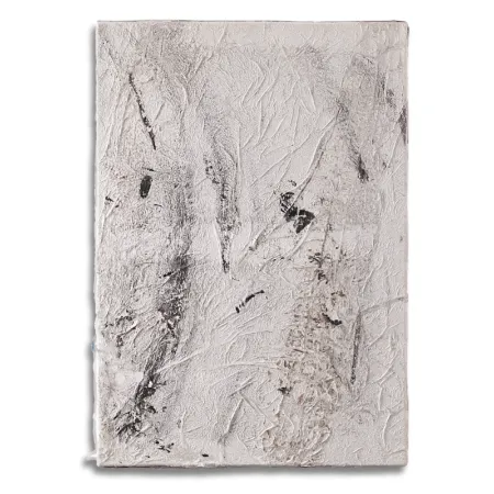 Abstraktes Bild aus weißer Acrylfarbe mit Spuren von Oxydmischung. Die durch den Überzug mit einer Kunststofffolie gestaltete Leinwand im Format 55 cm x 80 cm, erweckt den Eindruck einer Schneepiste im Gebirge. | mixed-art - wolfram schäfers