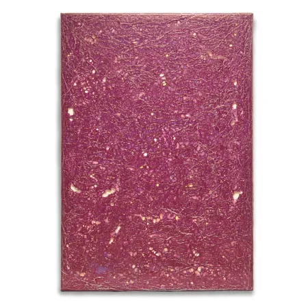 Violette Kunststofffolien auf einer Leinwand im Format 55 cm x 80 cm. Die Folienoberfläche ist durchzogen von Störungen und Löchern in den Folien, die dem Bild eine unwirkliche Struktur geben. | wolfram schäfers
