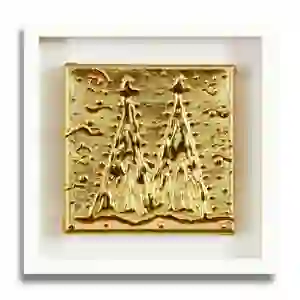 Motiv mit den Kölner Dom-Spitzen als Applikation unter Blattgold (Imitat), auf 18 x 18 cm großer Leinwand, in einem schwarzen Rahmen.