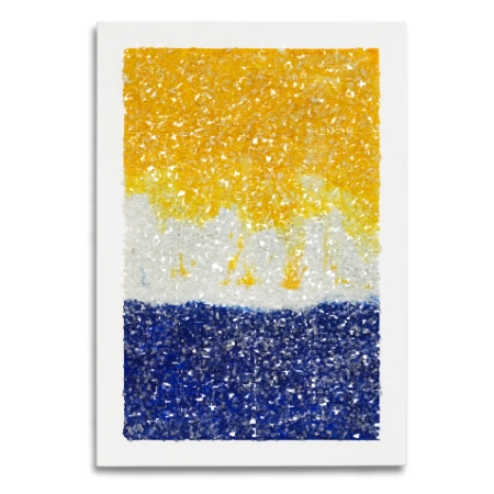 Eine mit Glassplittern von VW Käfern Frontscheiben aus den Baujahren zwischen 1962 und 1968 gestaltete Leinwand im Format 55 cm x 80 cm. Die Glassplitter sind in eine gelb und blau eingefärbte Acrylfläche eingelassen.  – mixed-art