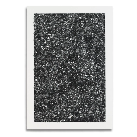 Eine mit Glassplittern von VW Käfern Frontscheiben aus den Baujahren zwischen 1962 und 1968 gestaltete Leinwand im Format 55 cm x 80 cm. Die Glassplitter sind in eine schwarze Acrylfläche eingelassen.  – mixed-art