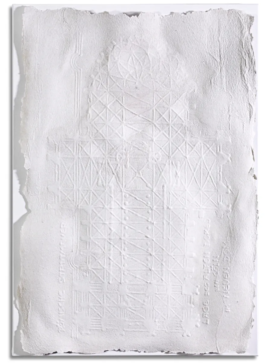 Die Architektur hinterlässt lediglich ihren Abdruck im Material. Prägung des Dom-Grundrisses in handgeschöpftem Papier mit feiner weißer Reliefstruktur.
