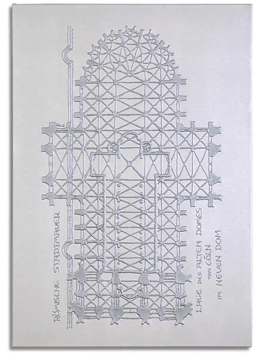 Reduktion auf Form, Licht und Oberfläche Dom-Grundriss in silberfarbenem Relief auf weißer Leinwand mit zurückhaltender monochromer Wirkung.