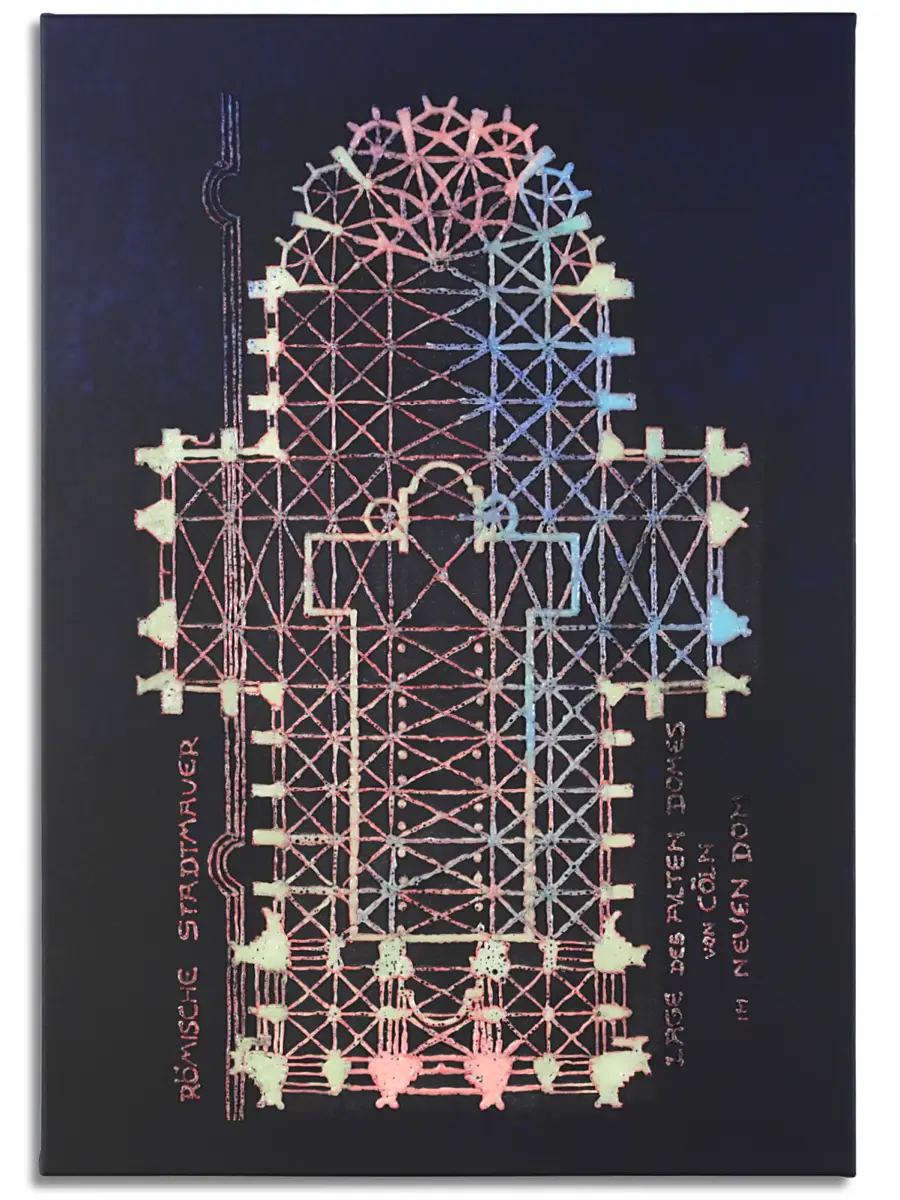Der Dom wirkt wie eine schwebende Lichtzeichnung im Dunkeln. Leuchtender Dom-Grundriss aus fluoreszierenden Farben vor dunklem blau-schwarzem Hintergrund.