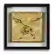 Motiv mit Flugschwein als Applikation unter Blattgold (Imitat), auf 18 x 18 cm großer Leinwand, in einem schwarzen Rahmen.